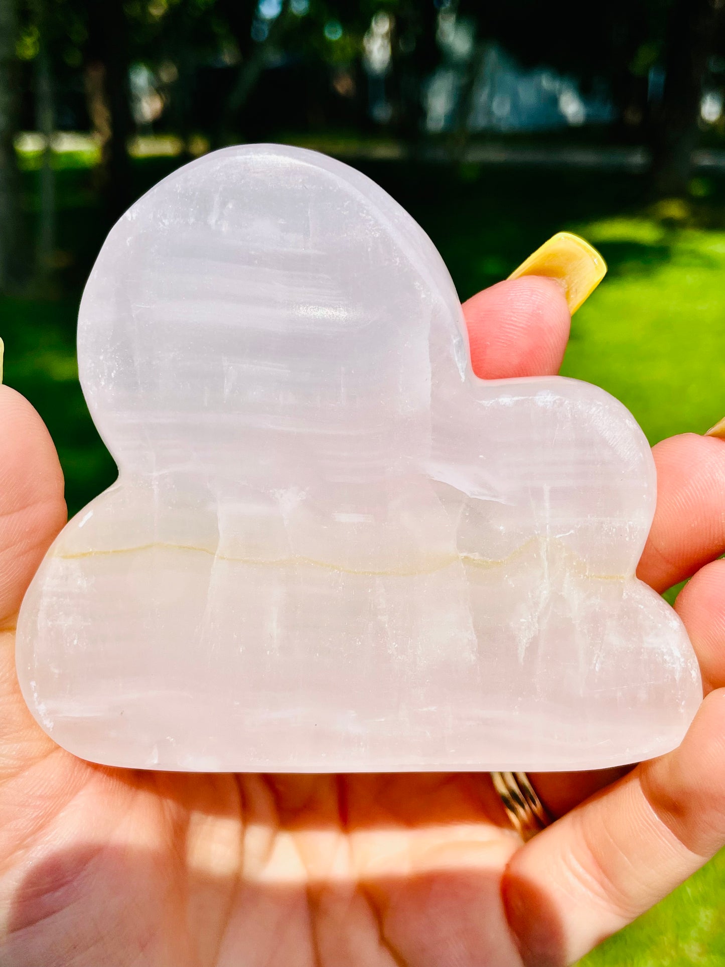 Mangano Calcite 3D Puffy Cloud